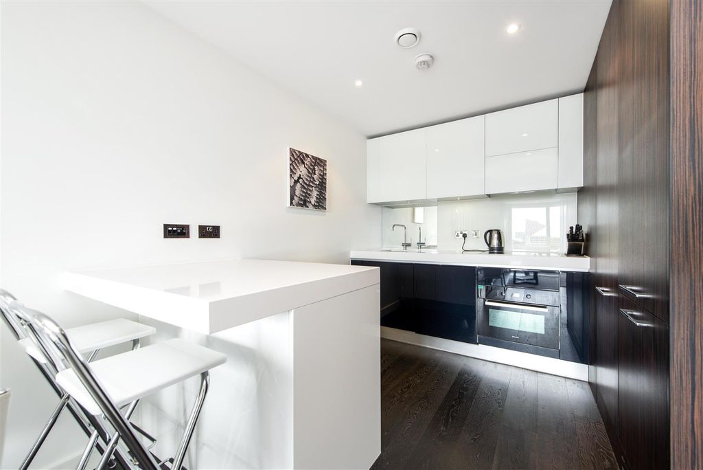 Property photo 3 of 10 Kitchen