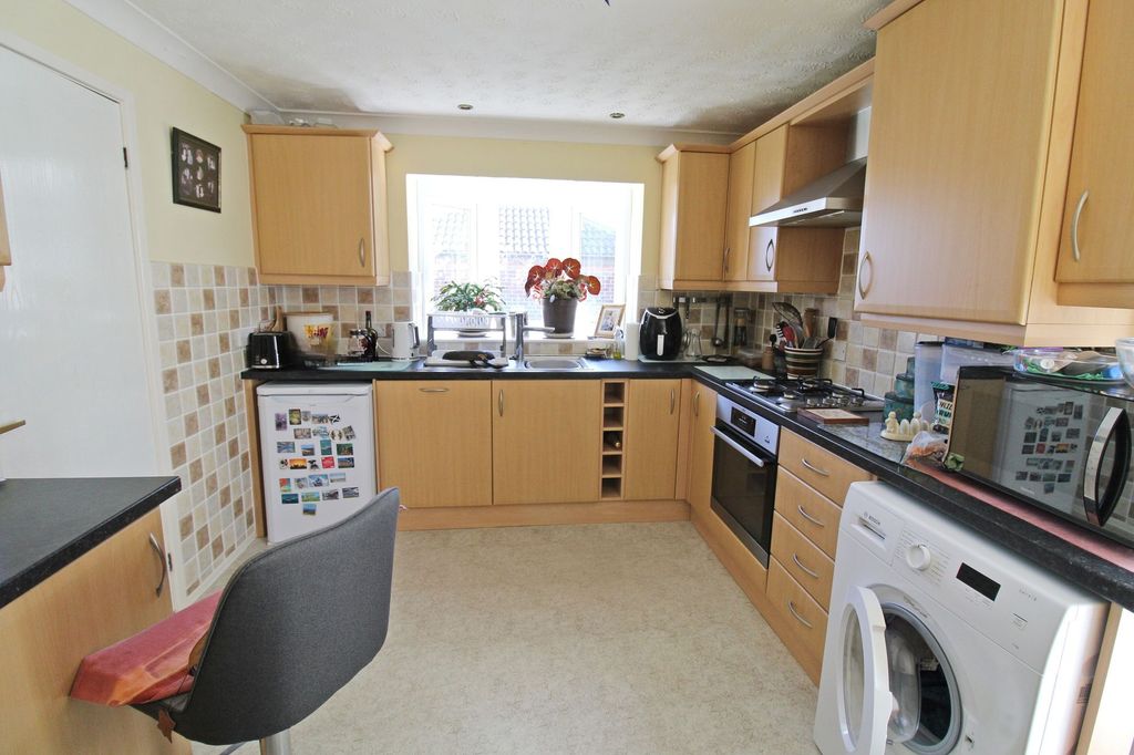 Property photo 3 of 25