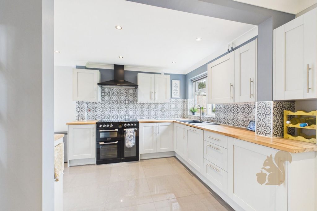 Property photo 2 of 28 Cam05565G0-Pr0056-Still026.Jpg