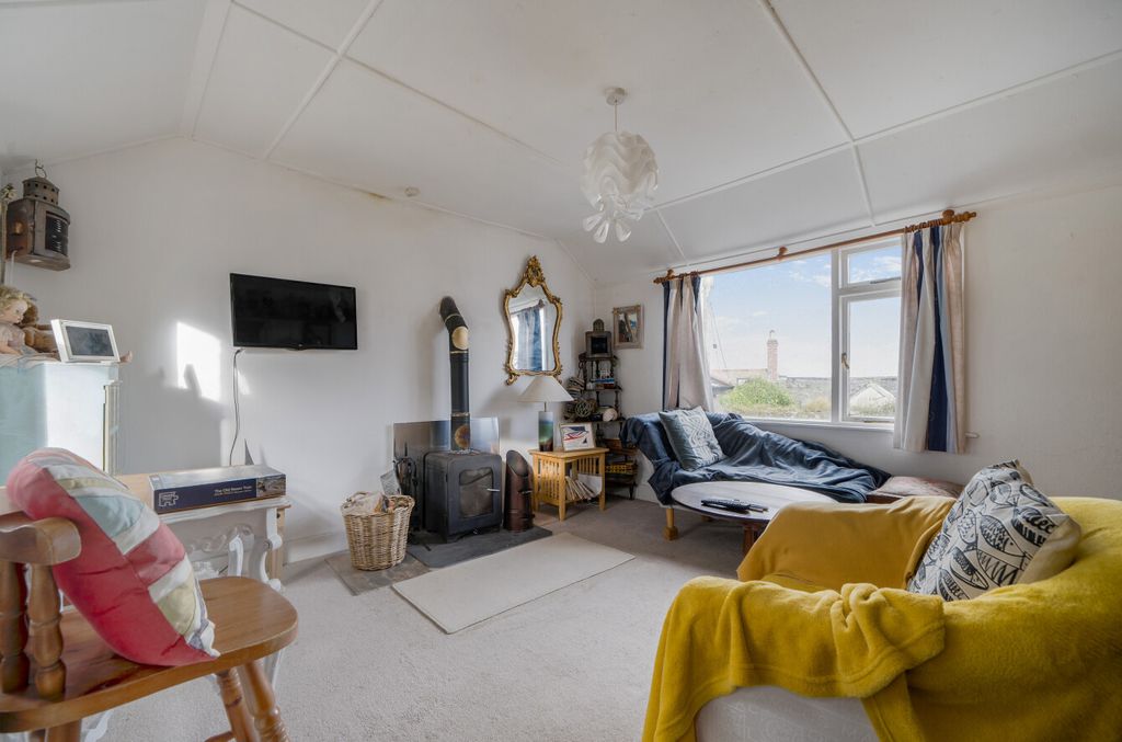 Property photo 3 of 23 1377312-8-691228E...