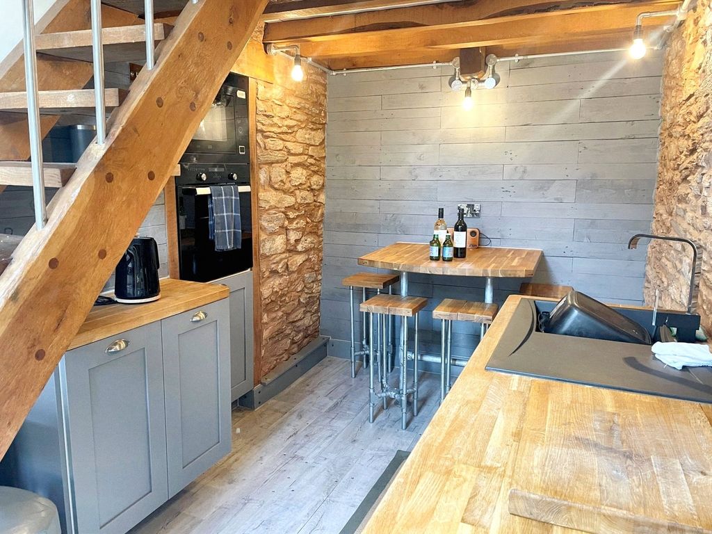 Property photo 2 of 17 Picture No. 35