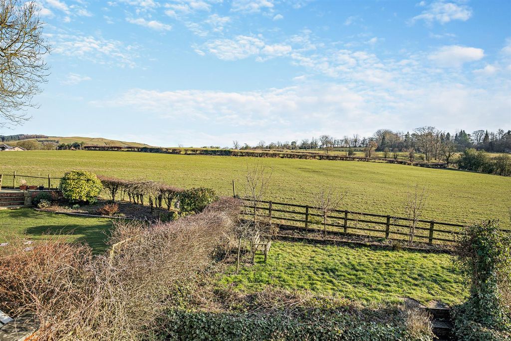 Property photo 2 of 25