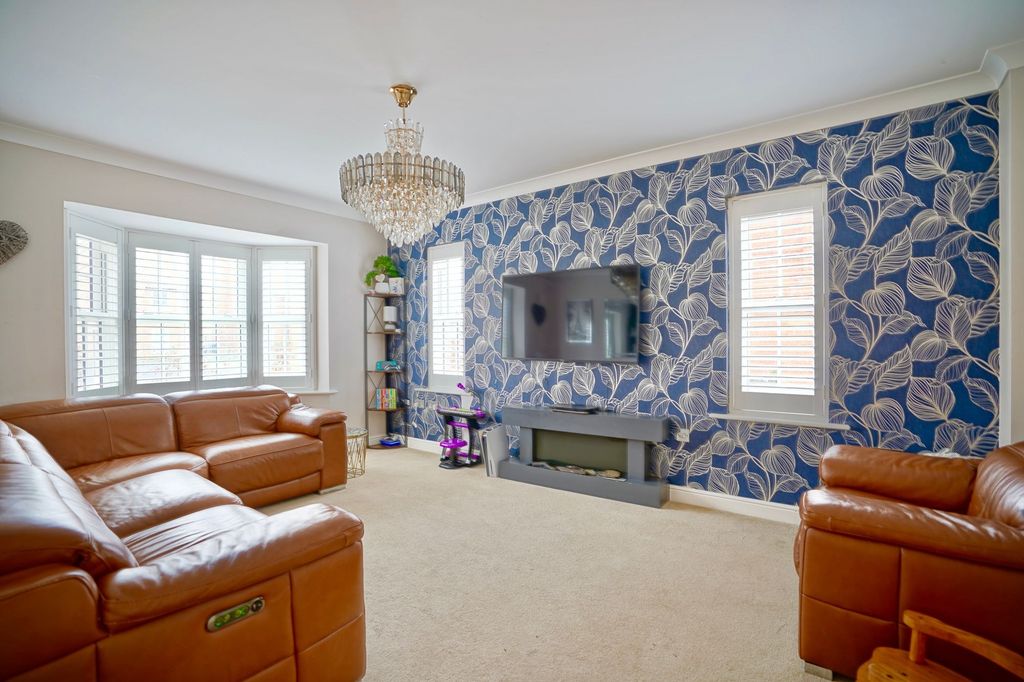 Property photo 3 of 25