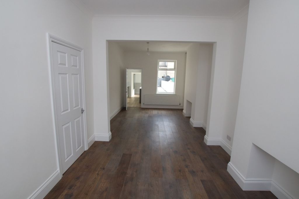 Property photo 3 of 11 Photo 8