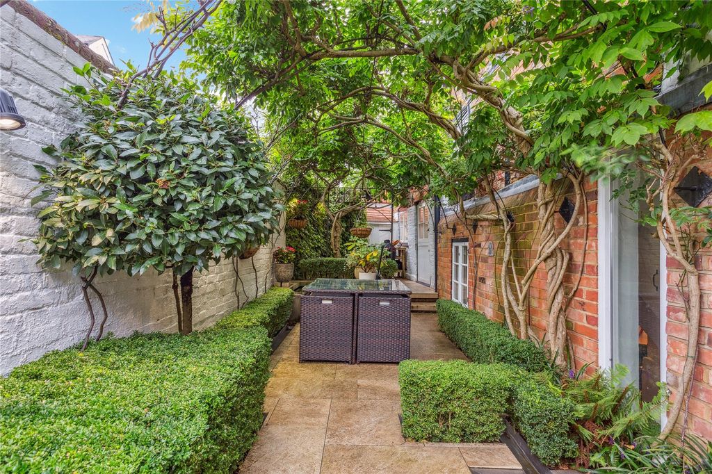 Property photo 2 of 14 Garden