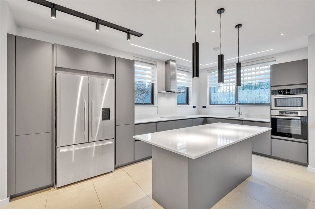 Property photo 2 of 18 Picture No. 03