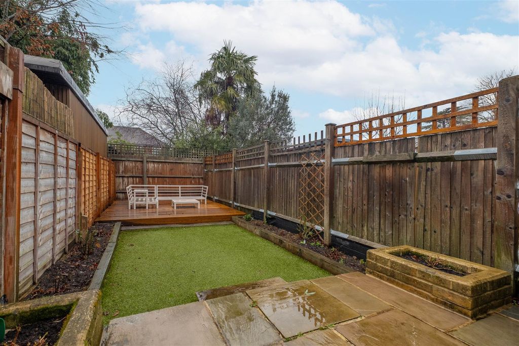 Property photo 3 of 27 61-Queens-Road-0014 Copy.Jpg