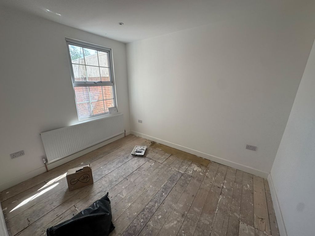 Property photo 3 of 8 Gallery