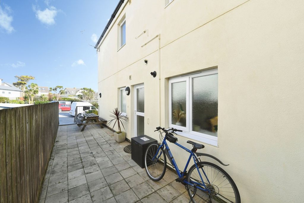 Property photo 1 of 11 Pbox-Img.Jpg