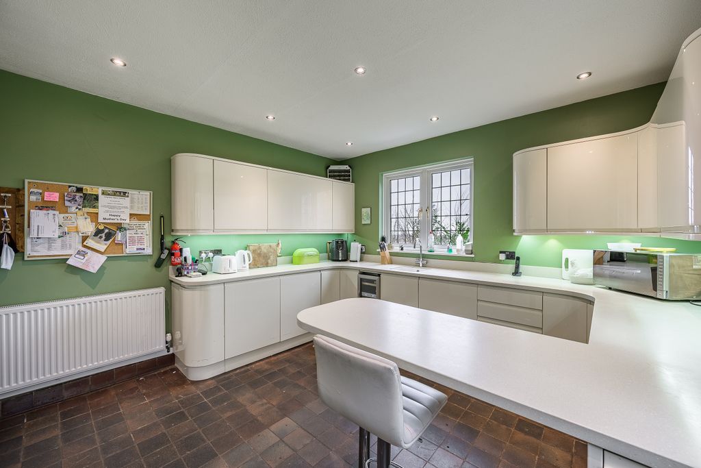 Property photo 3 of 32