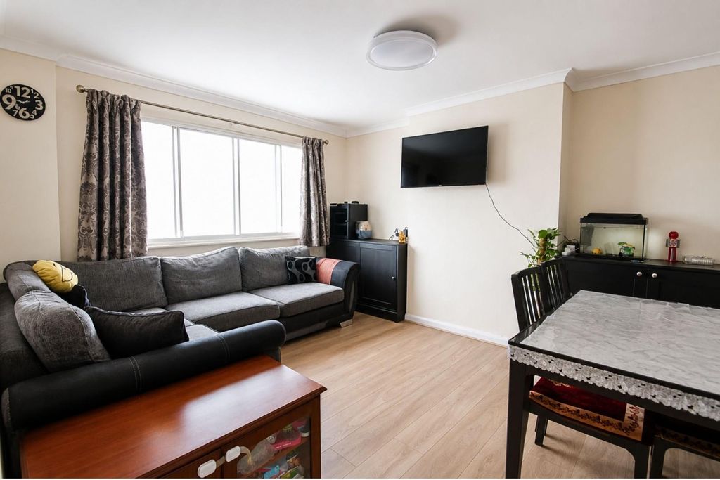 Property photo 3 of 9 liv2.Jpg