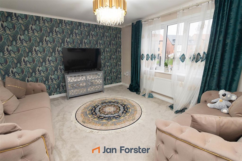 Property photo 2 of 19 Lounge