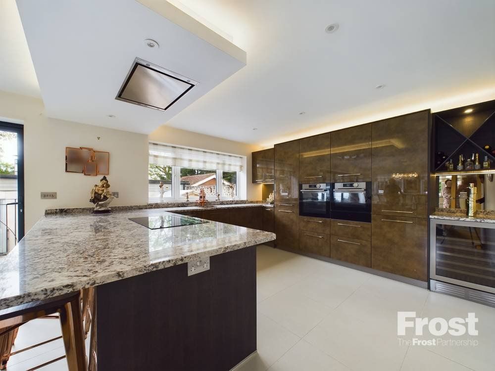 Property photo 2 of 22 Picture No. 18