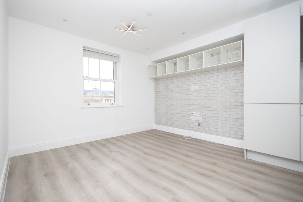 Property photo 2 of 12 Jt3A7021