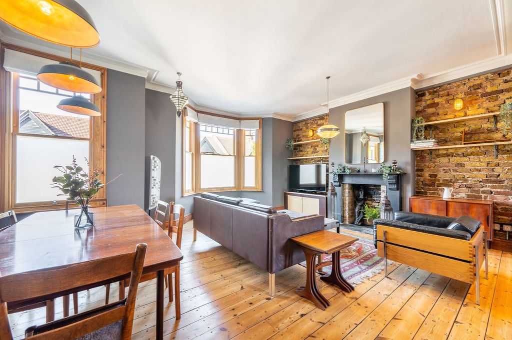 Property photo 2 of 23