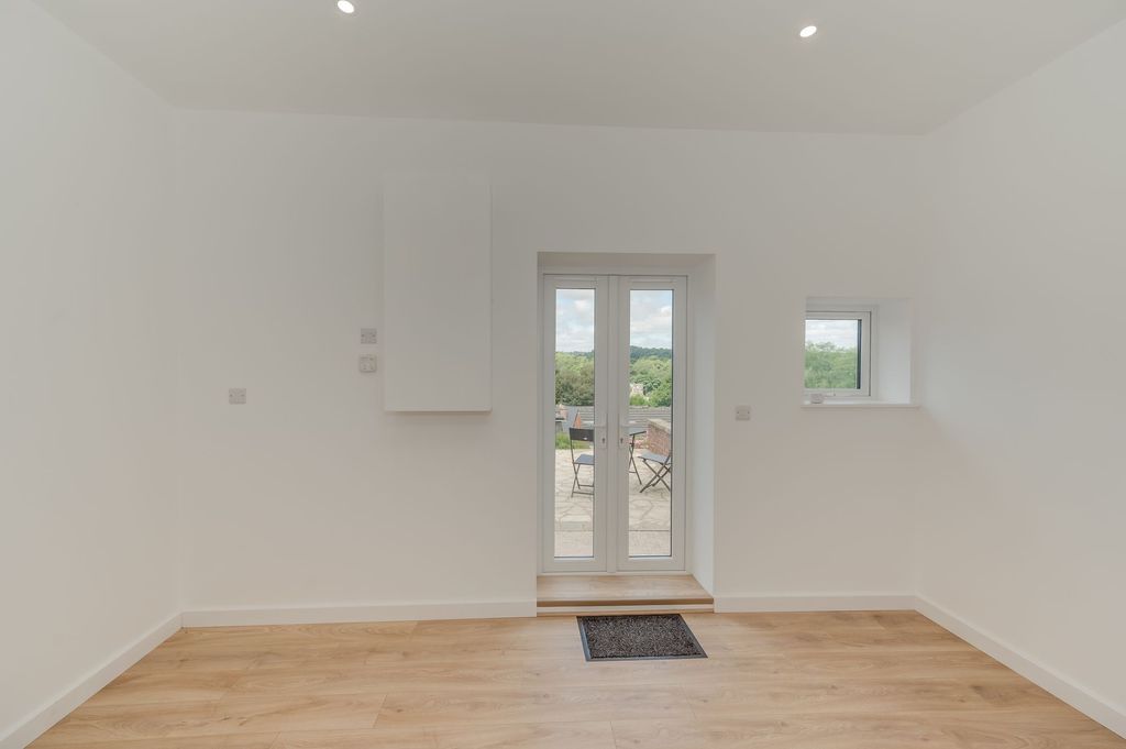 Property photo 3 of 27