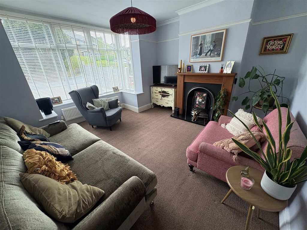 Property photo 2 of 28