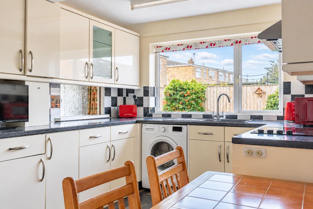 Property photo 3 of 18 Kitchen