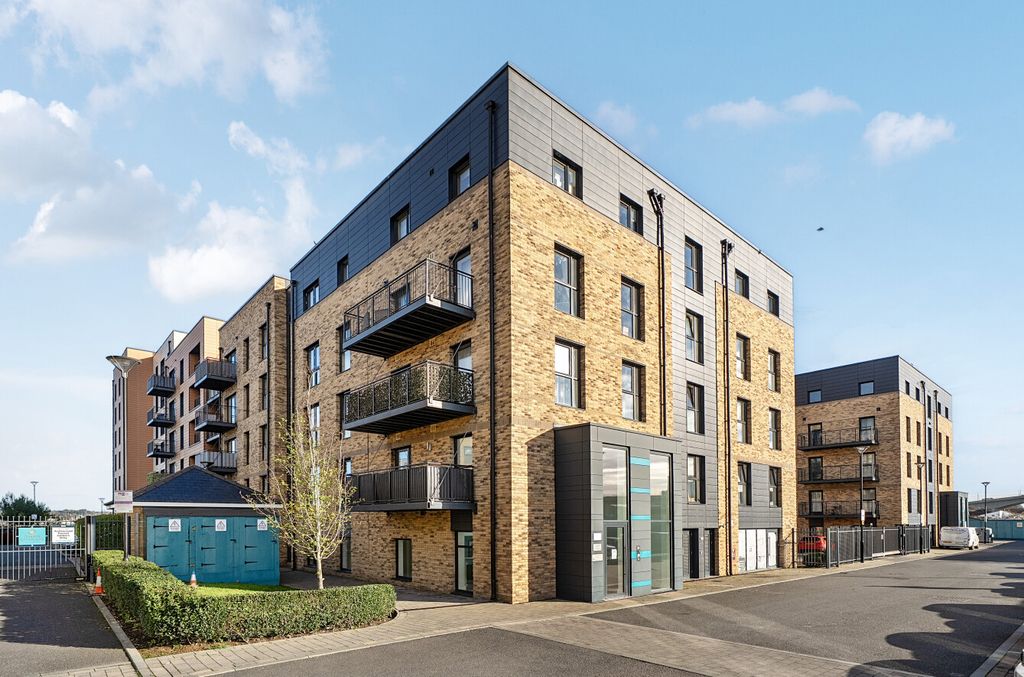 Property photo 1 of 11 1383850-1-691Efc6...