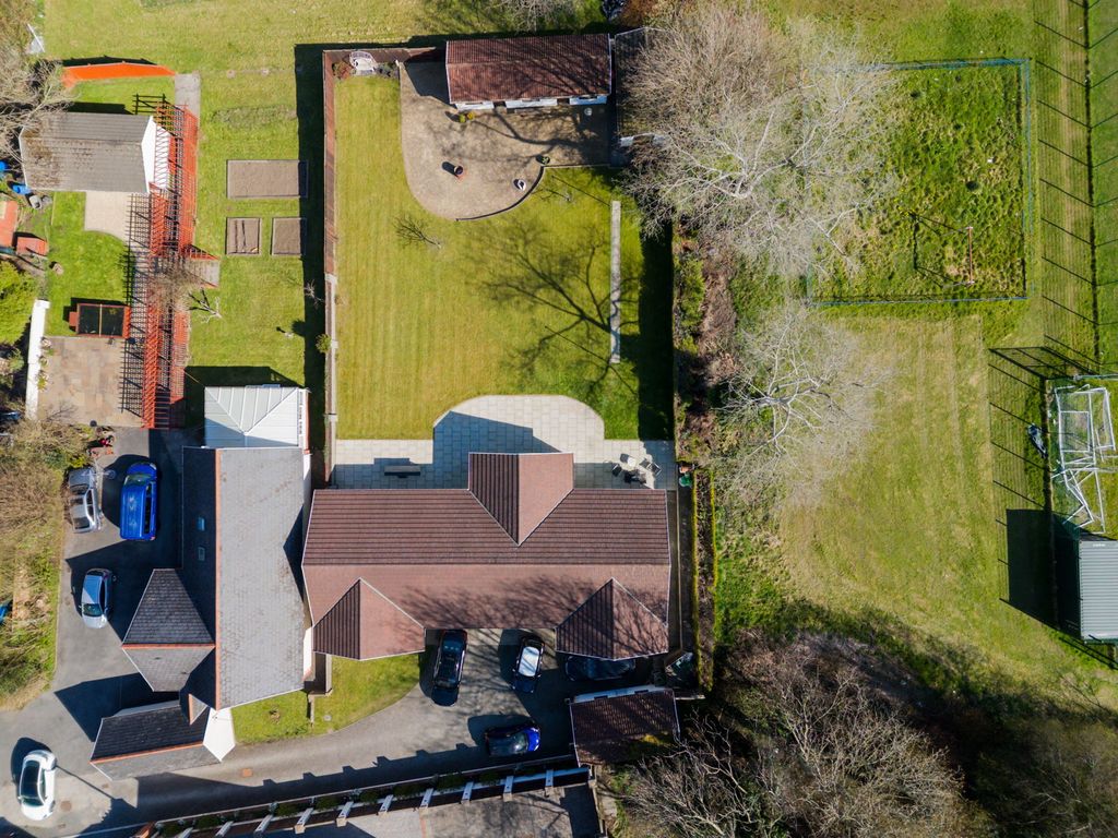 Property photo 2 of 39