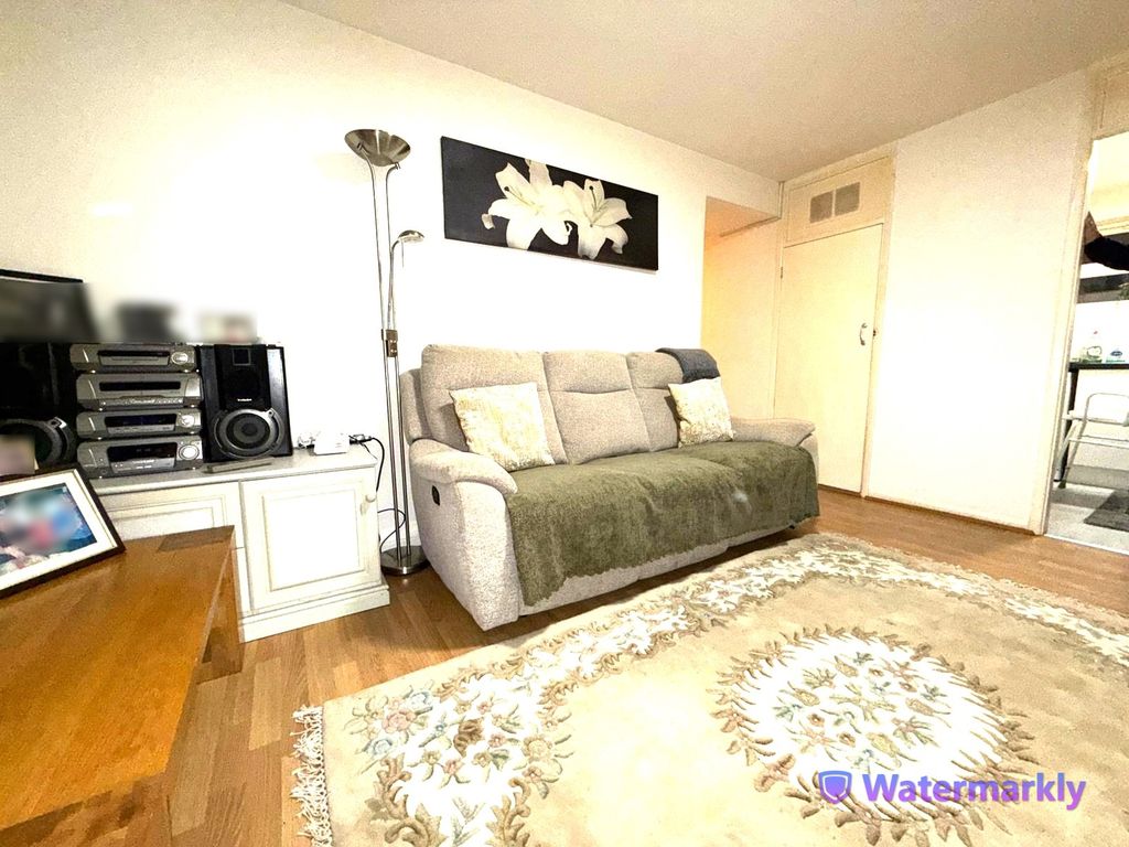 Property photo 3 of 7 Living Room