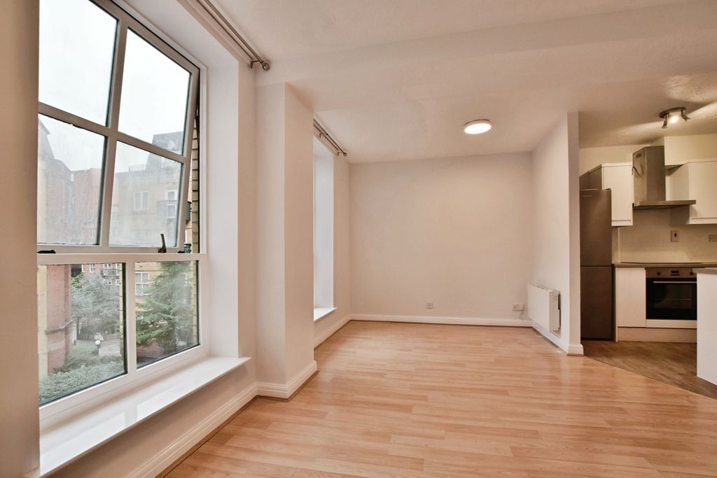 Property photo 3 of 8 Photo