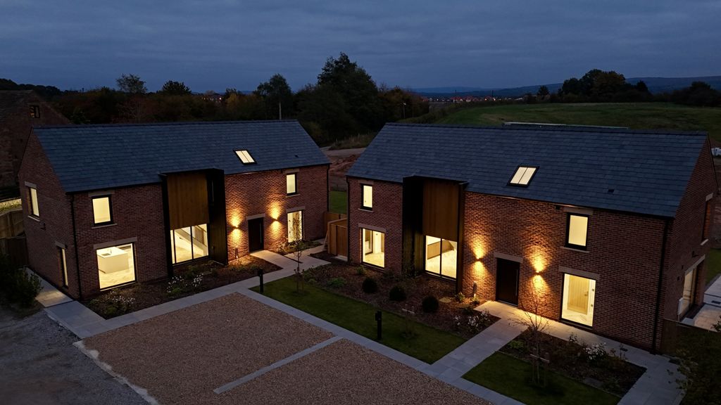 Property photo 1 of 10 4 Bedroom House For Sale