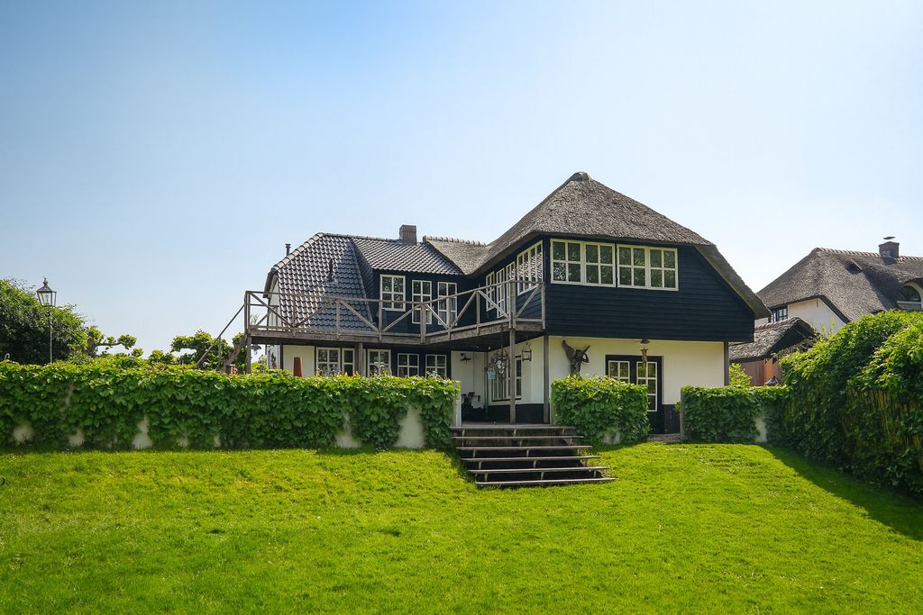 Property photo 2 of 65