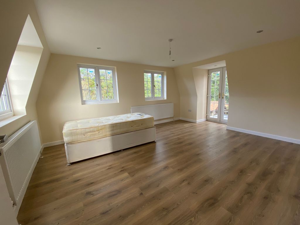 Property photo 3 of 31