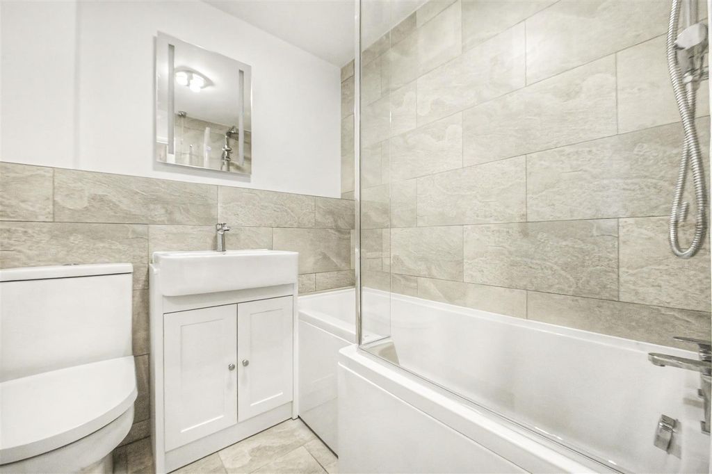Property photo 3 of 11 Robin-Court-04Robin-Court-04.Jpg