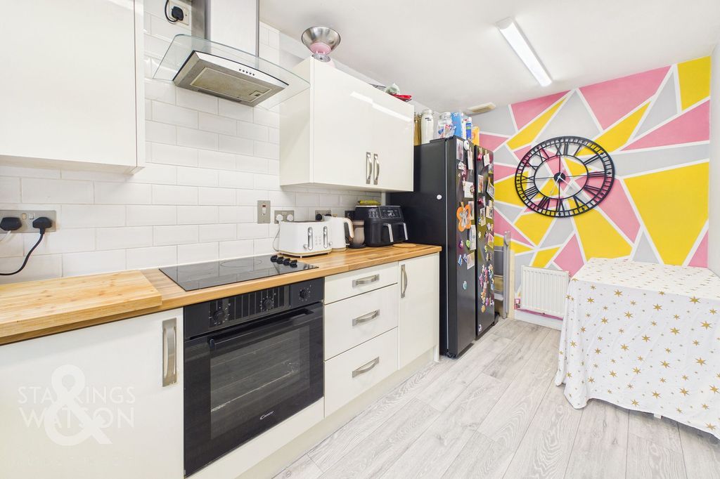 Property photo 3 of 23