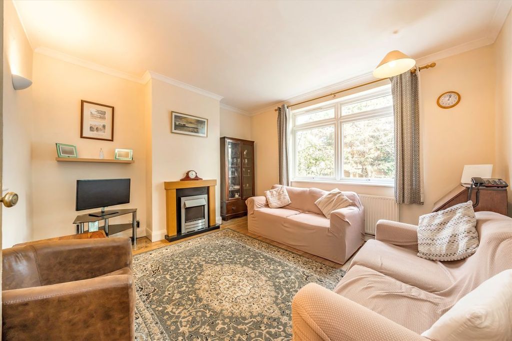 Property photo 2 of 8