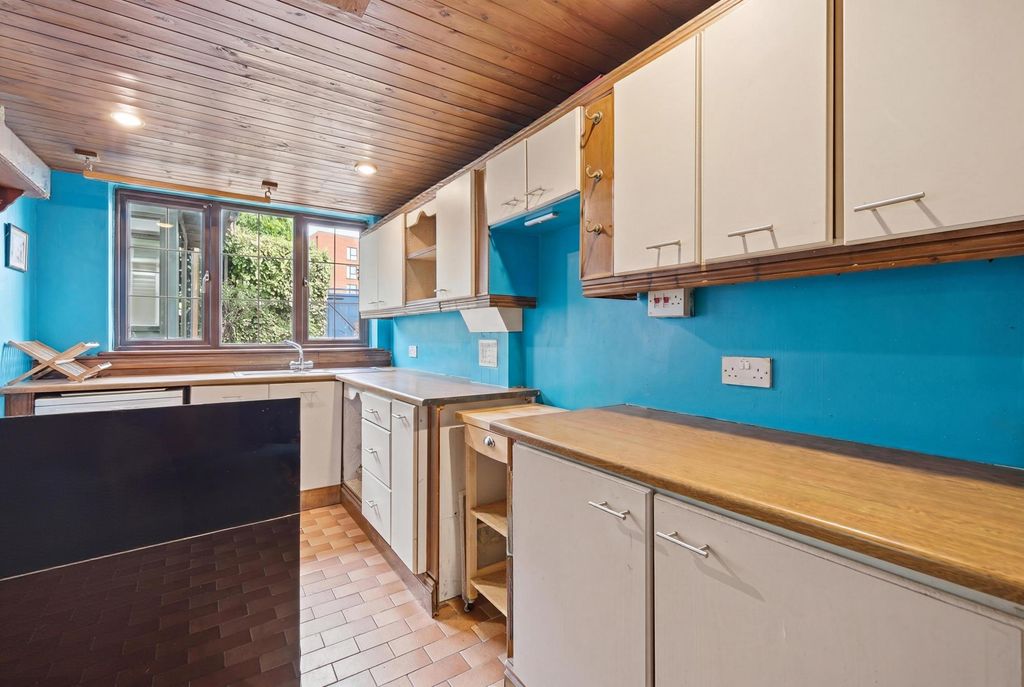 Property photo 3 of 31