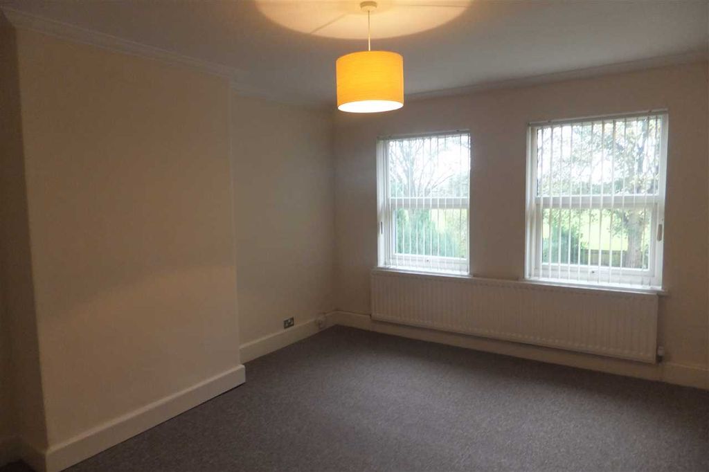 Property photo 2 of 8 Lounge