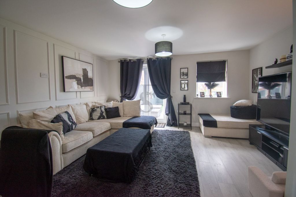 Property photo 2 of 12