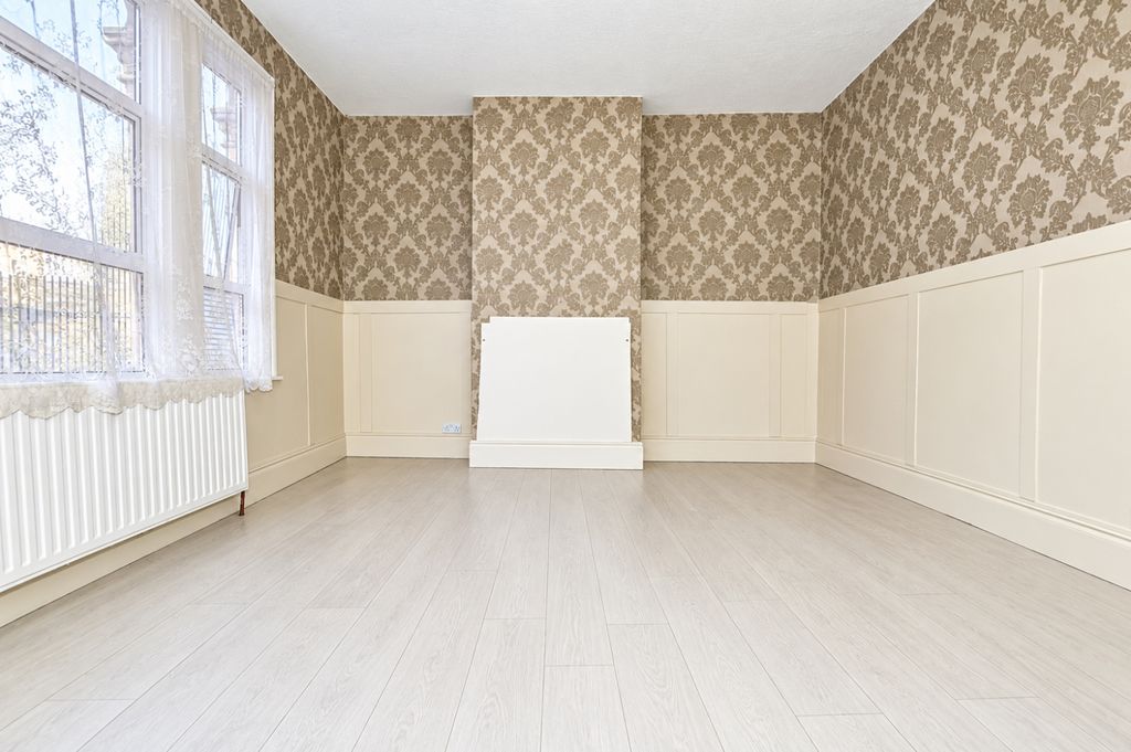 Property photo 1 of 7 Reption 2