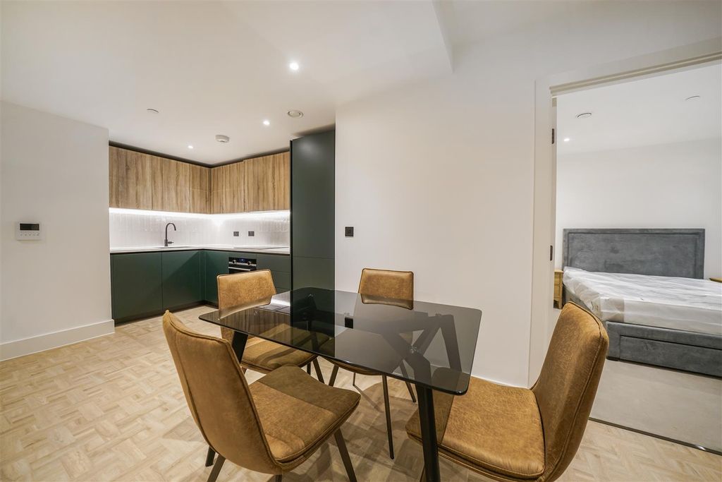 Property photo 3 of 15 11 Munstead Apartments, 33 Danvers Avenue - S4Cr70