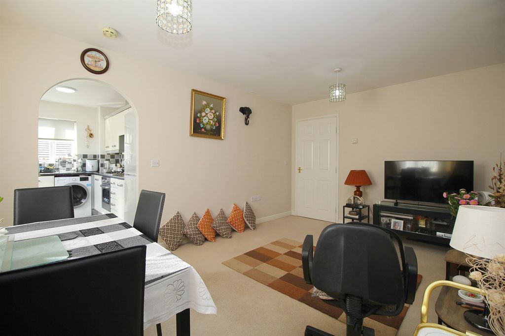 Property photo 2 of 22 Lounge / Diner