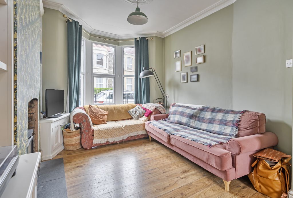 Property photo 3 of 17 Main Lounge