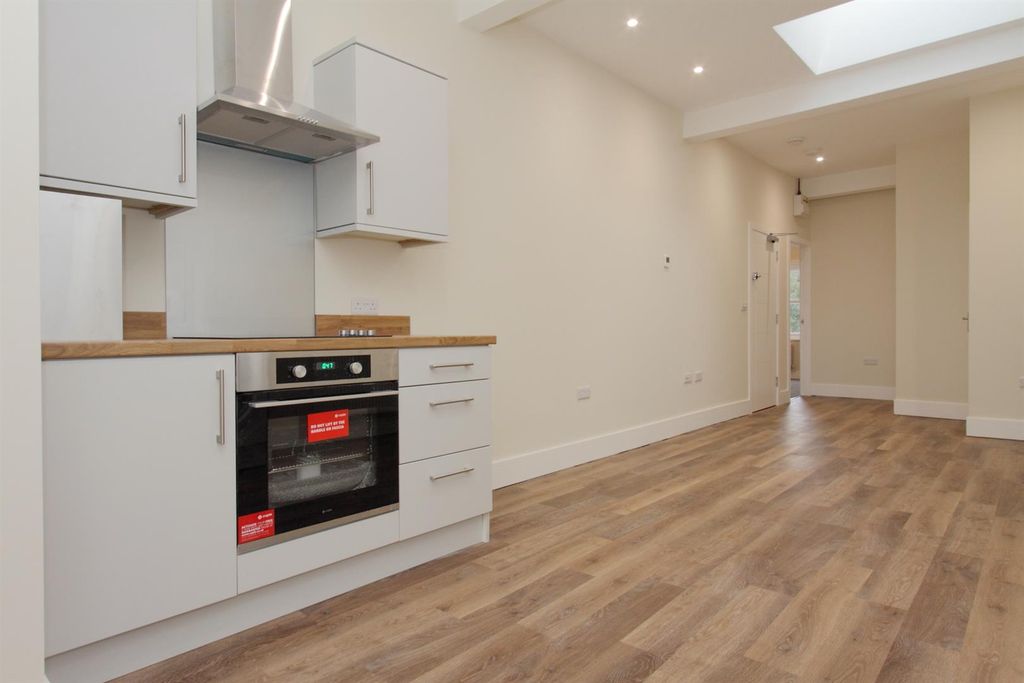 Property photo 3 of 11 3 North Street Front Flat Ph110.Jpg