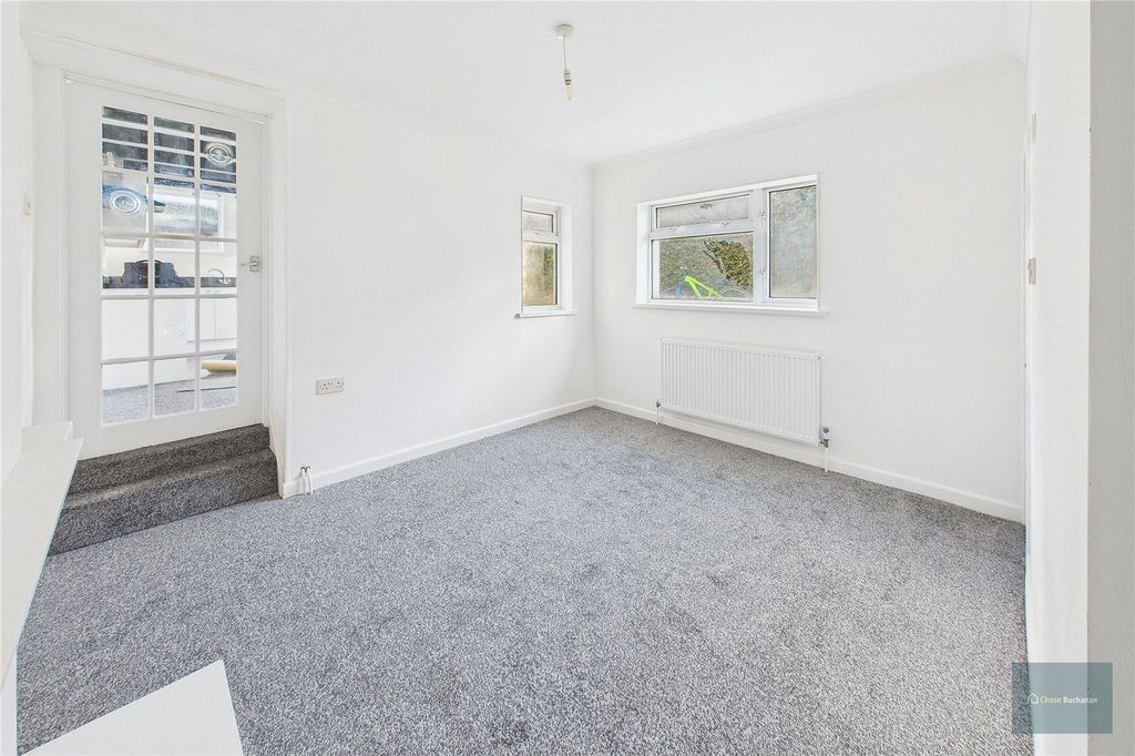 Property photo 2 of 7 Picture No. 32