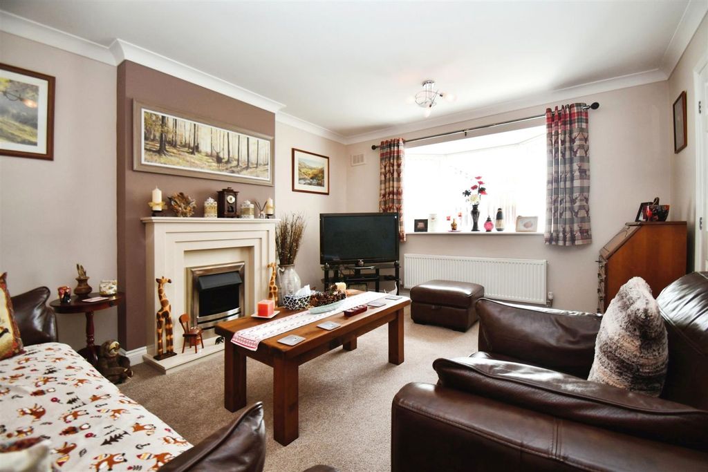 Property photo 2 of 25 Lounge