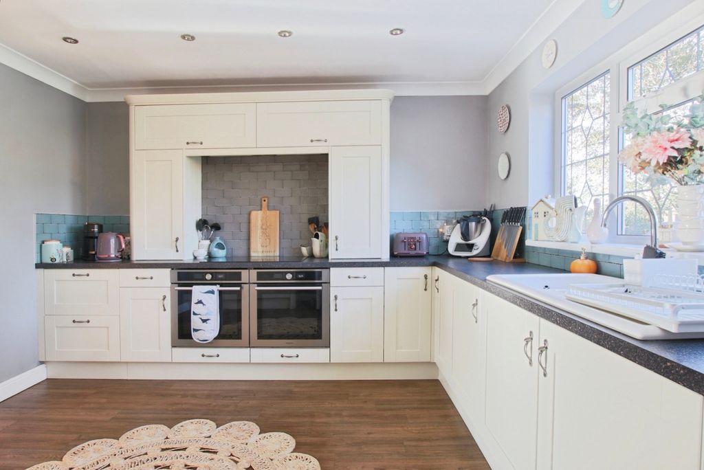 Property photo 3 of 29 4571587