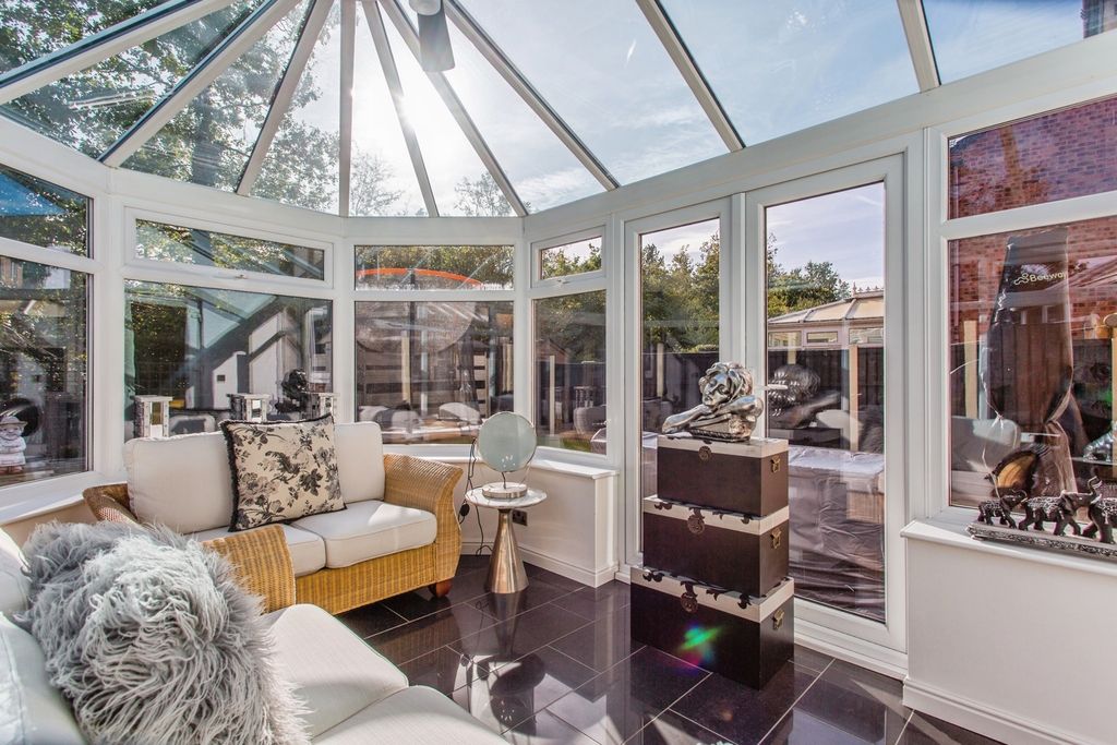 Property photo 3 of 24 Conservatory