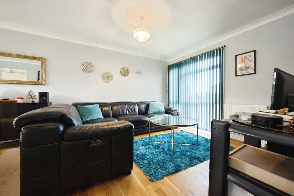 Property photo 3 of 19 Pbox-Img.Jpg