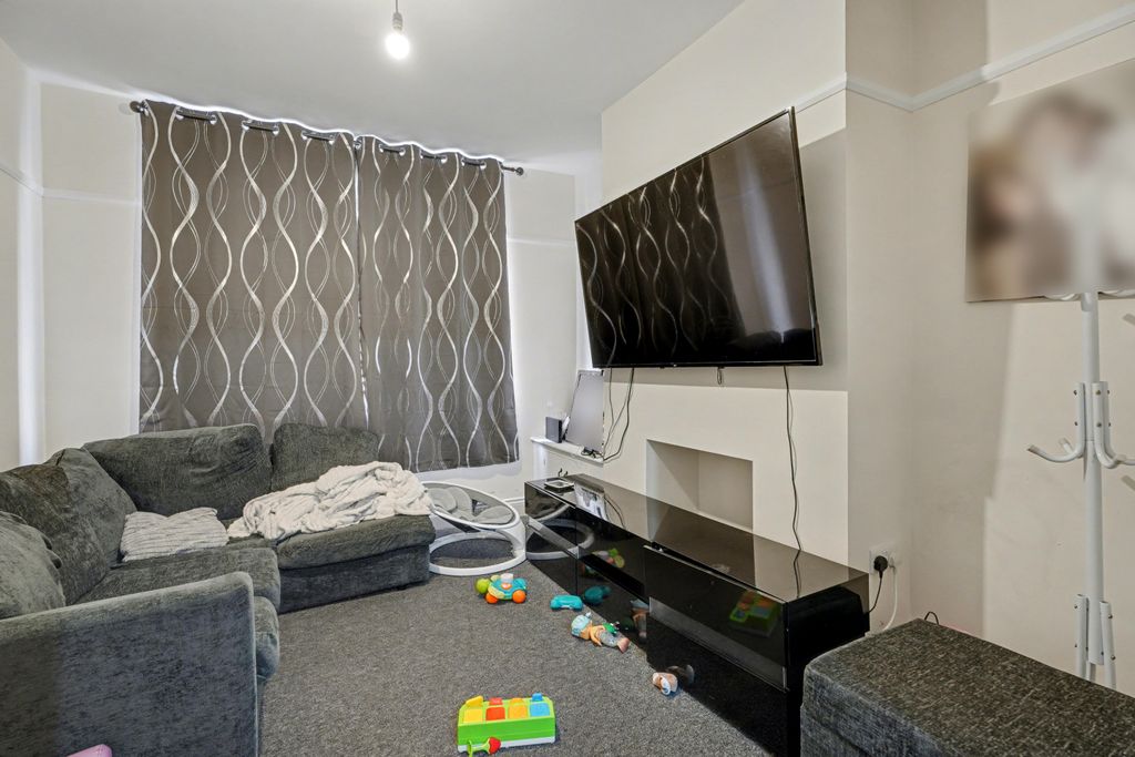 Property photo 2 of 24