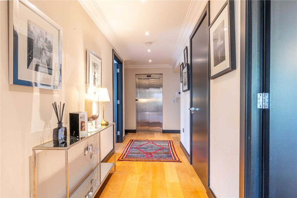 Property photo 3 of 16 Hallway