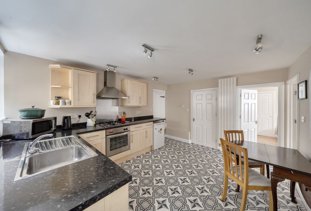 Property photo 3 of 17 1471037-9-6A1Eec1...