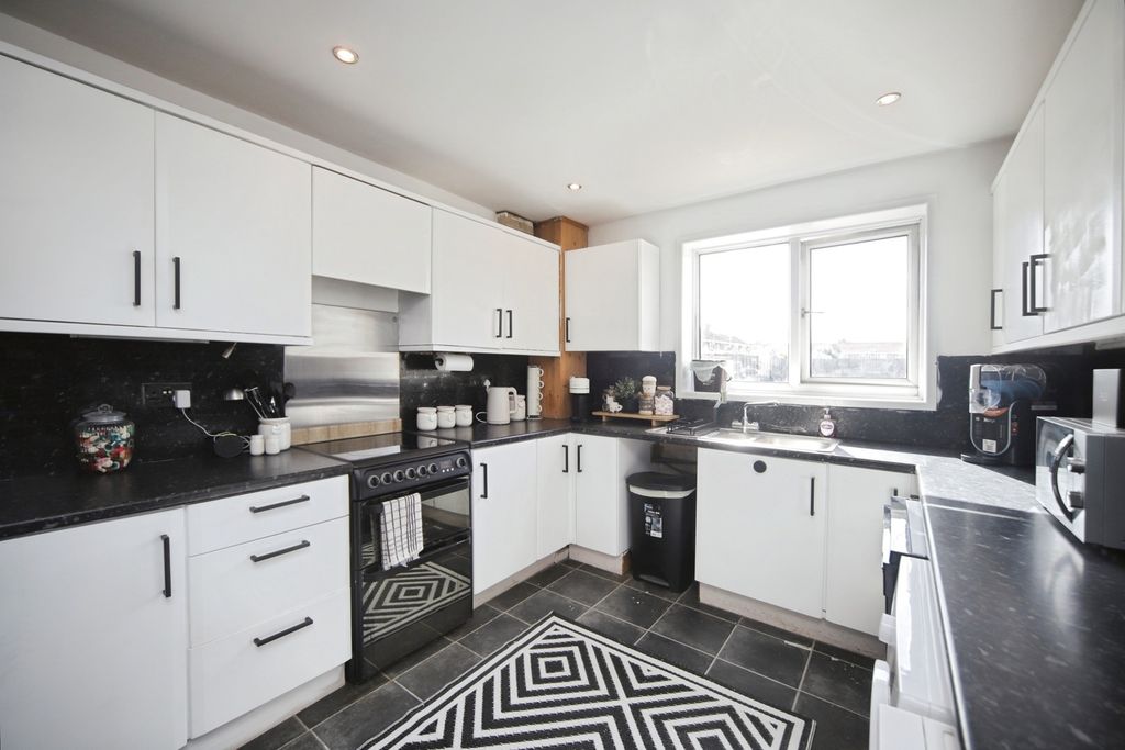Property photo 2 of 16 Pbox-Img.Jpg