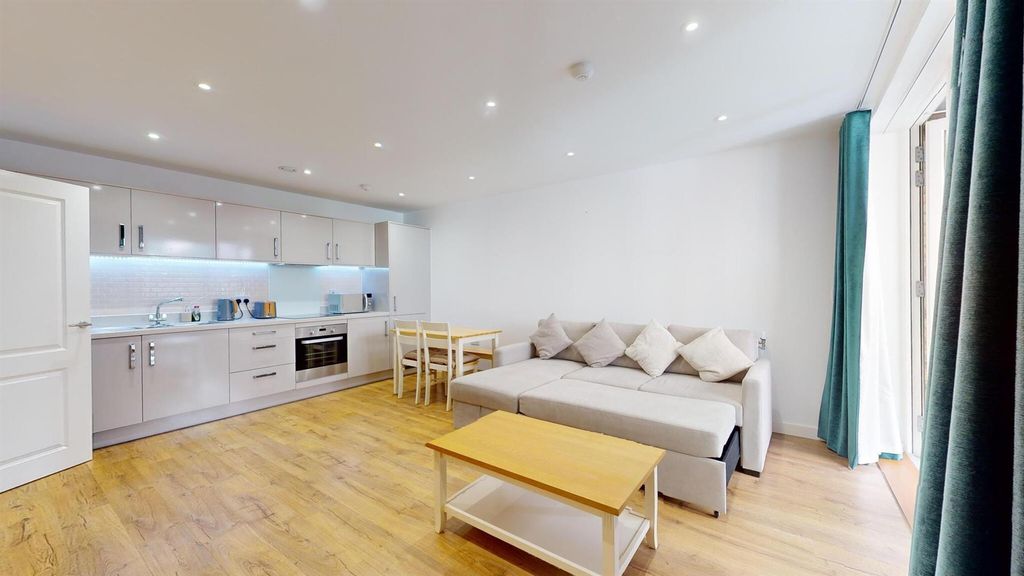 Property photo 1 of 13 Property To Rent In Beckton - Barrain London